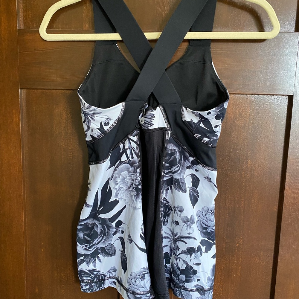 *WORN ONCE* 
Lululemon Brisk Bloom Tank Top Size 6 - Picture 4 of 6